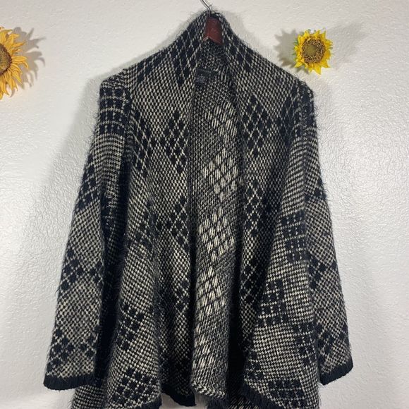 BCBGMAXAZARIA Soft Fuzzy Waterfall Ooen Sweater Pocket Cardigan Sz Small Women - Picture 2 of 12
